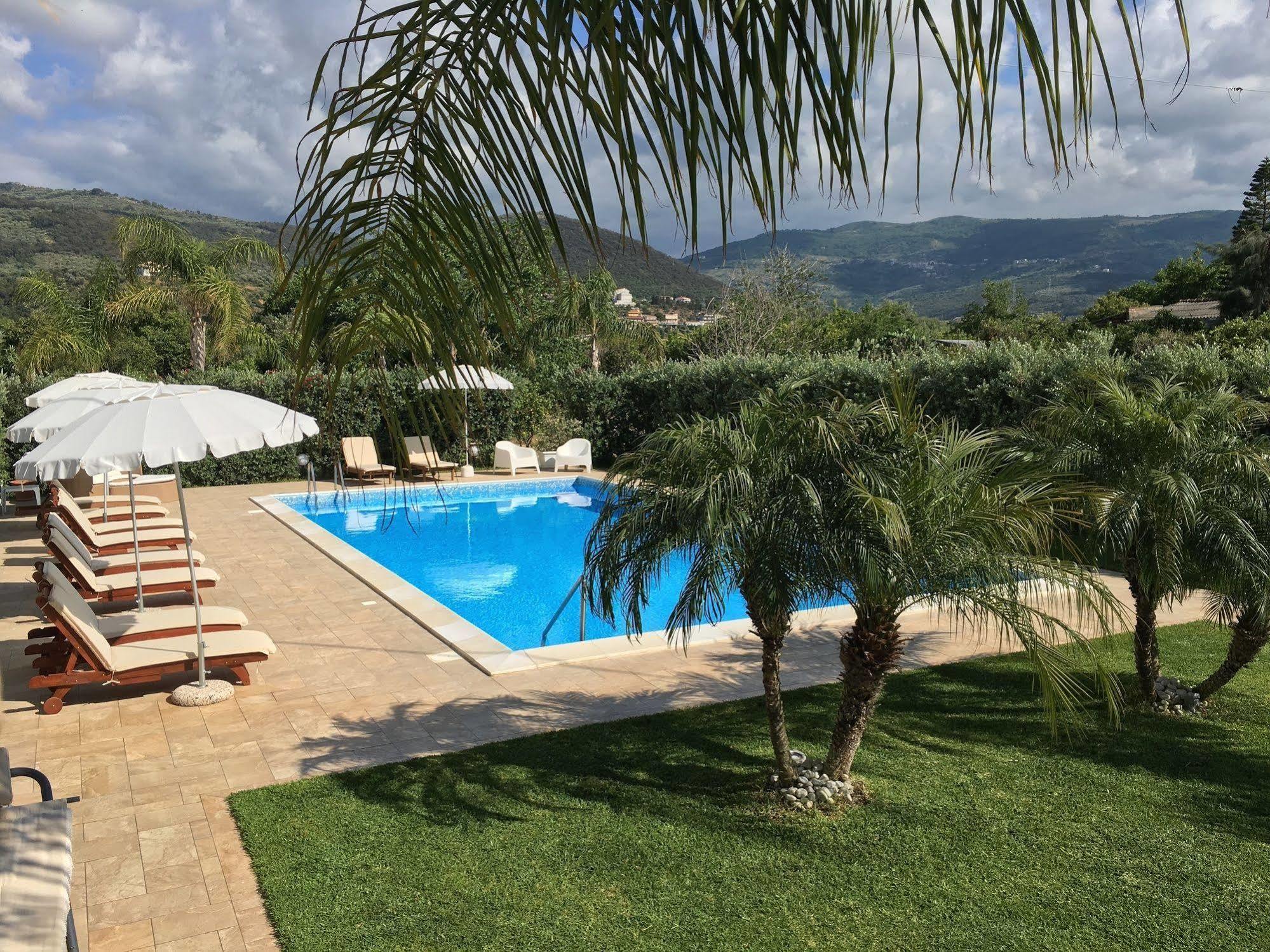 B&B Il Girasole Capo dʼOrlando Eksteriør billede